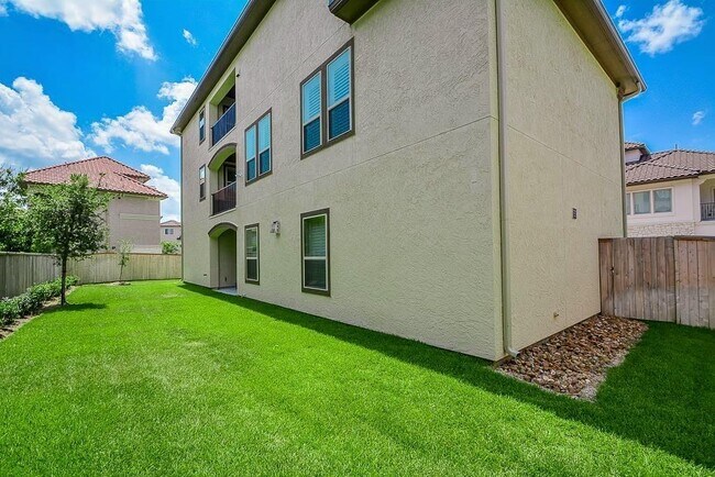 Building Photo - 15907 Court St