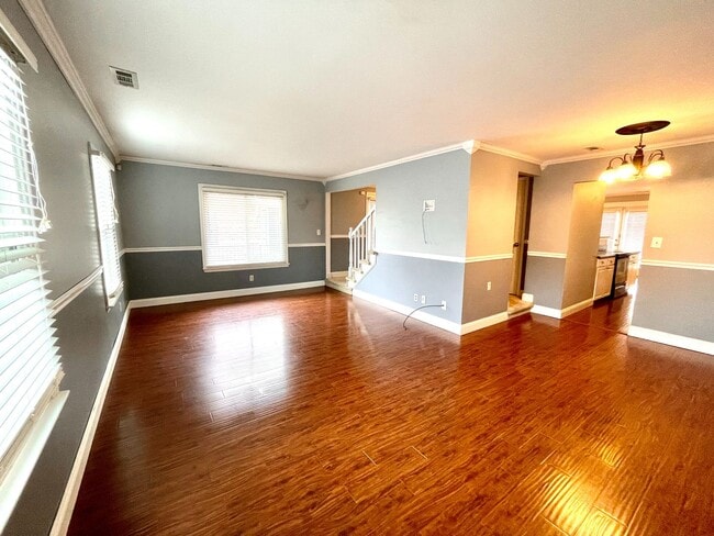 Building Photo - Beautiful 3-bedroom, 2.5-bathroom home