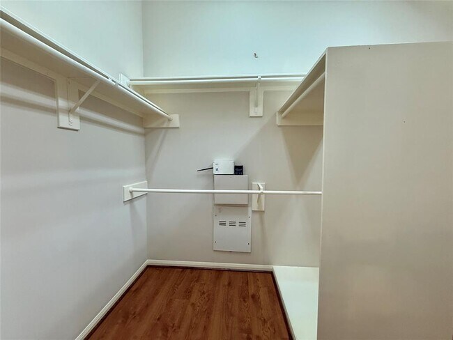 Building Photo - 11530 Columbia Pines Ln