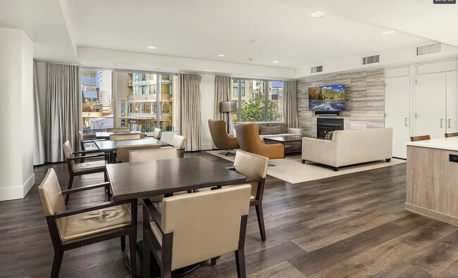 Building Photo - 900 Lenora St