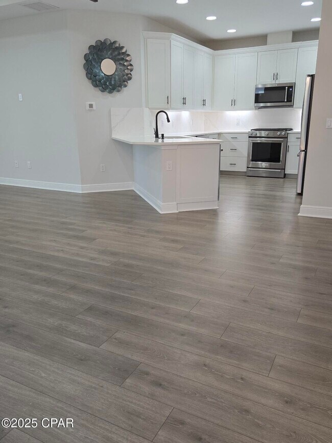 Building Photo - 8571 Island Breeze Ave