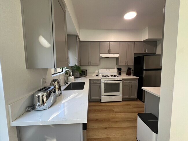 Building Photo - 2584 S Centinela Ave