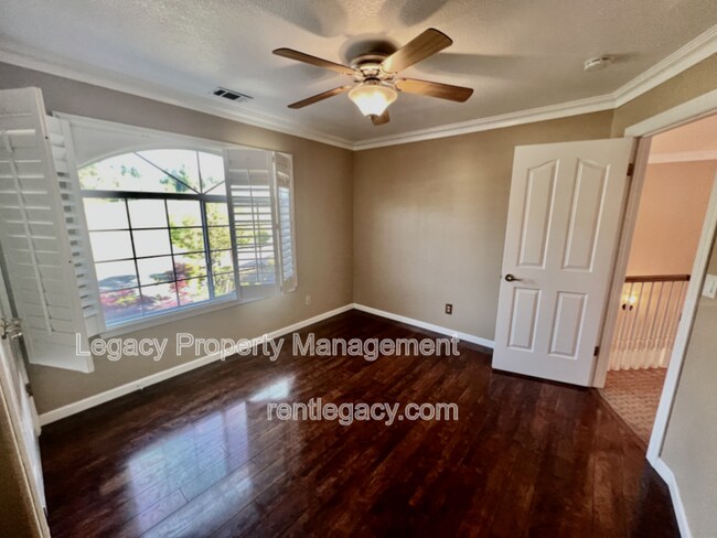 Building Photo - 2552 Cotswold Hill Dr