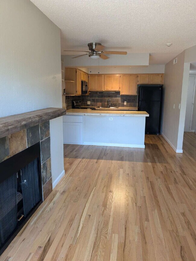 Building Photo - "Charming 2-Bed, 2-Bath Condo in Englewood...
