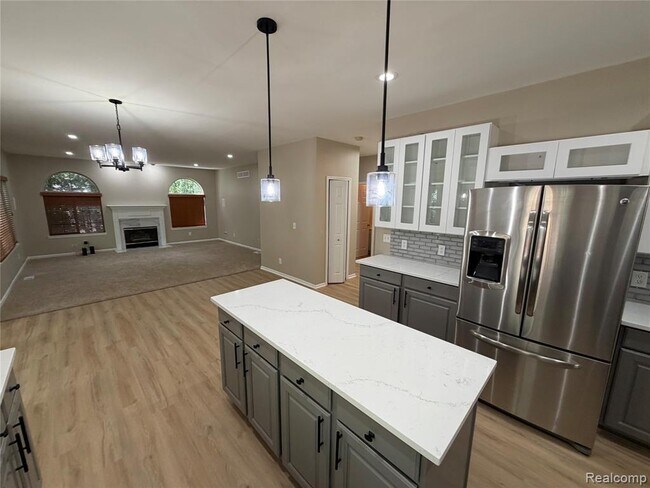 Building Photo - 27424 Rosewood Ct