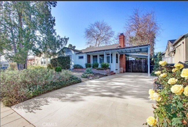 Primary Photo - Spacious 3BR Home with Bonus Room in Magno...