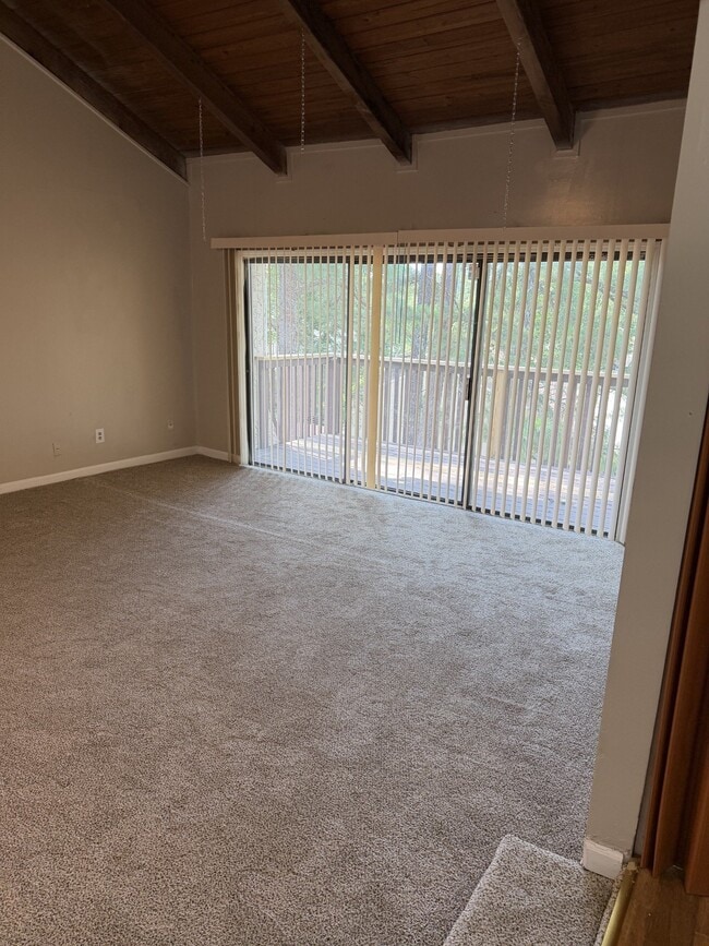 Building Photo - 3575 Oakvale Rd