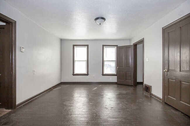 Building Photo - 9005 Union
