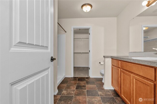 Building Photo - Listed For Rent