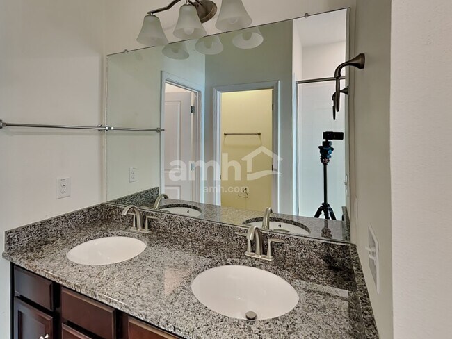 Building Photo - 511 Pine Terrace Dr