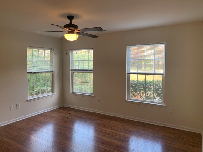 Building Photo - 4468 Lady Banks Ln