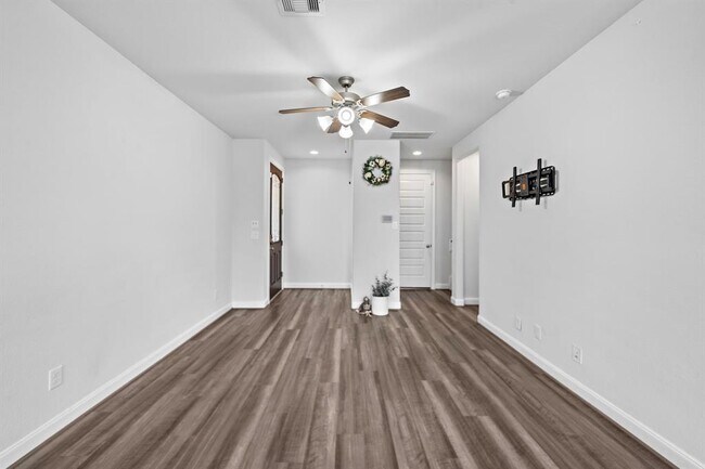 Building Photo - 9913 Brickhouse Dr
