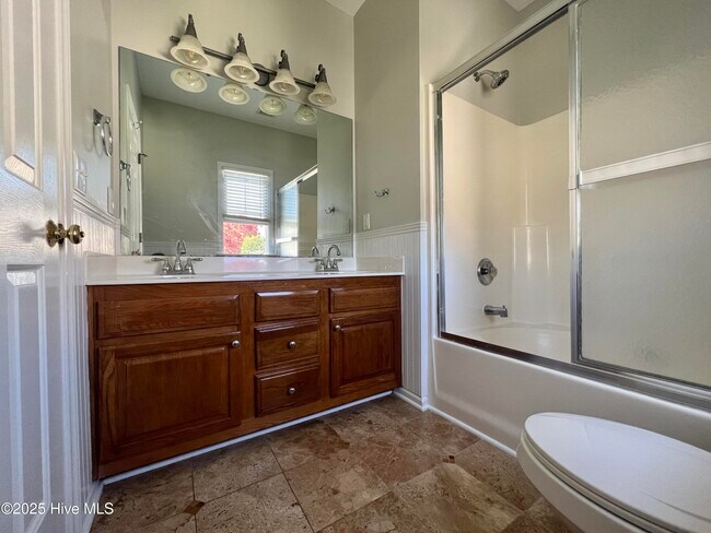 Building Photo - 910 Highgrove Dr