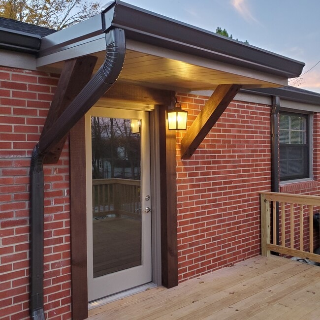 Building Photo - 303 Pleasant Dr