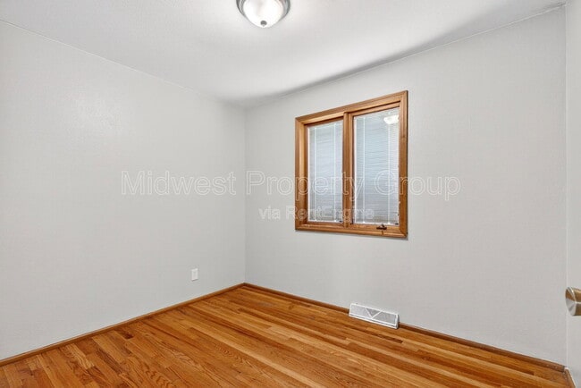 Building Photo - 515 Topaz Ave