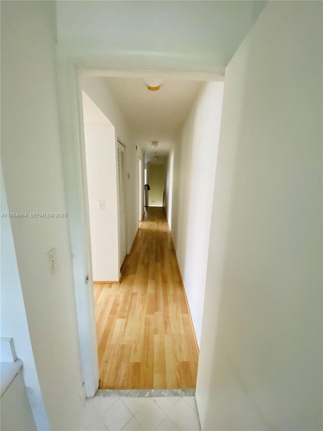 Building Photo - 2433 Pasadena Way