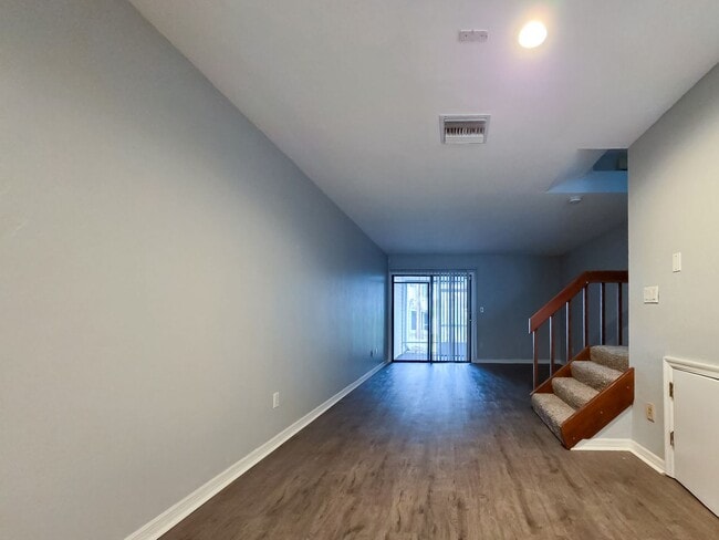 Building Photo - Adorable 2/1.5 in Shellrock Villas