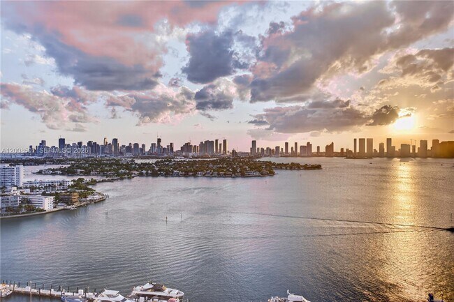 Building Photo - 1900 Sunset Harbour Dr