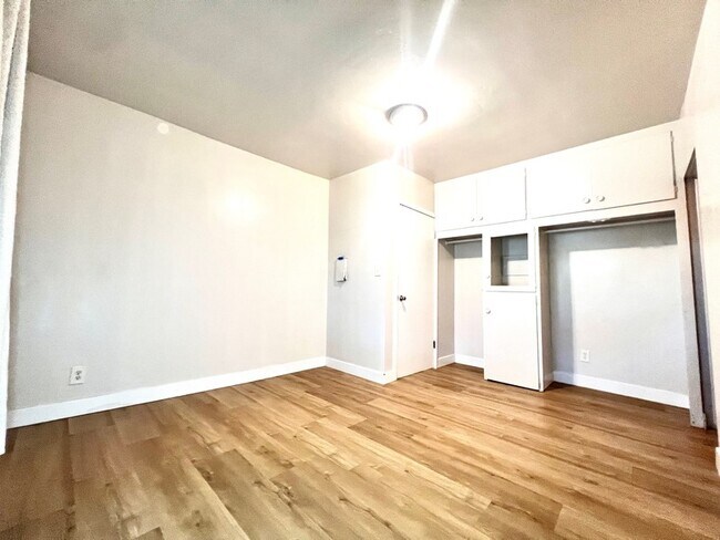 Building Photo - 7449A La Jolla Boulevard