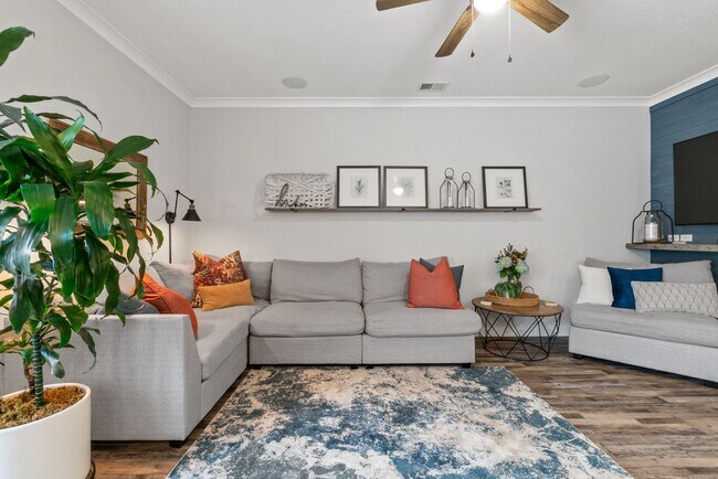 Building Photo - Luxury Townhome for Rent near Regent!