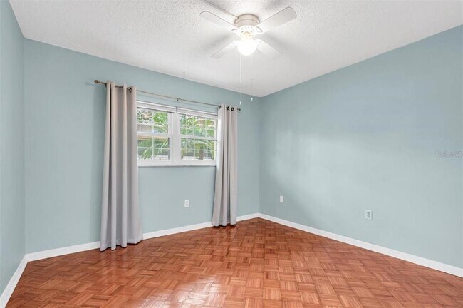 Building Photo - 845 Maple Ct