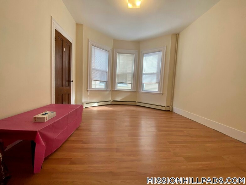 Building Photo - 103 Calumet St