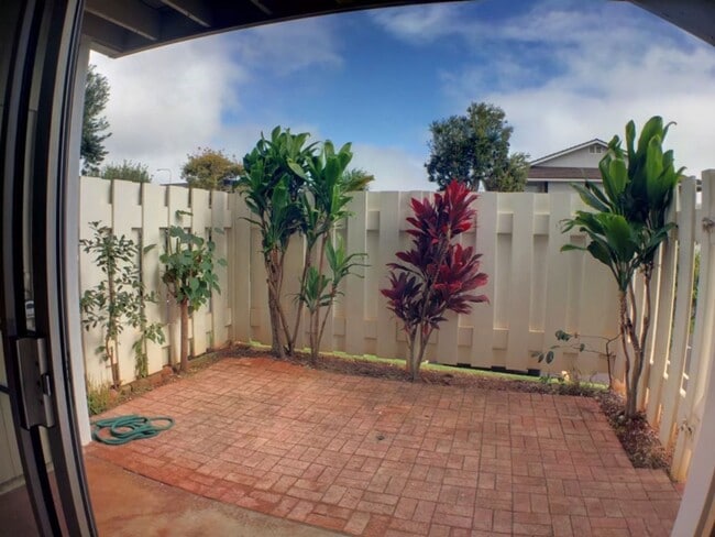 Building Photo - Desirable ground floor studio in Waipio Gentry