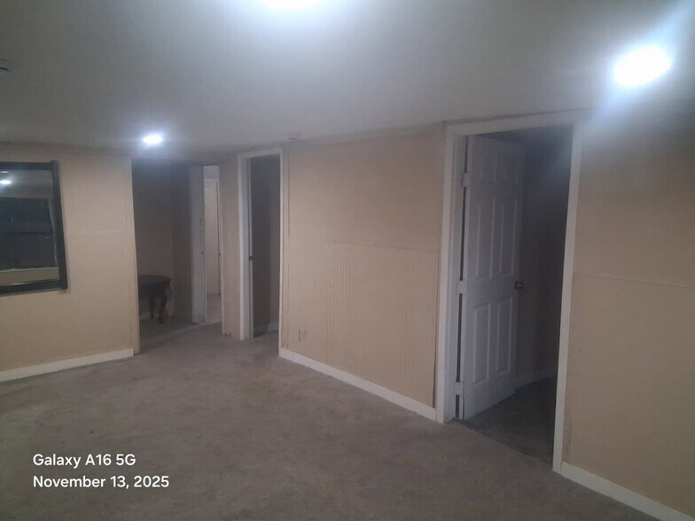 Building Photo - 6106 Kasper St