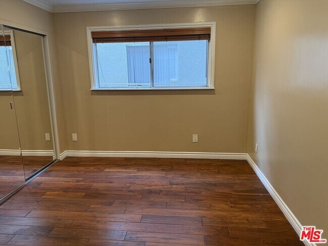 Building Photo - 2141 S Bentley Ave