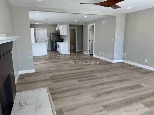 Building Photo - 1519 W 22nd Pl