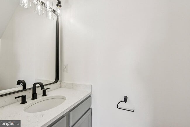 Building Photo - 1440 Nutwood Ct