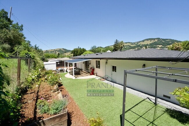 Building Photo - 2061 Carolyn Way