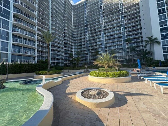 Building Photo - 7601 E Treasure Dr