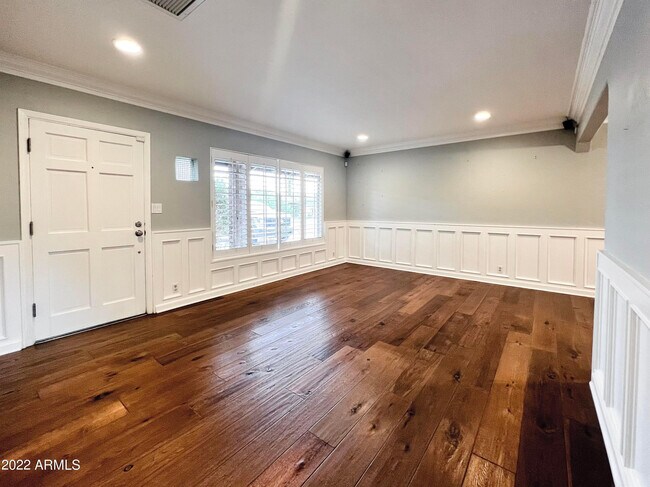 Building Photo - 3940 E Glenrosa Ave