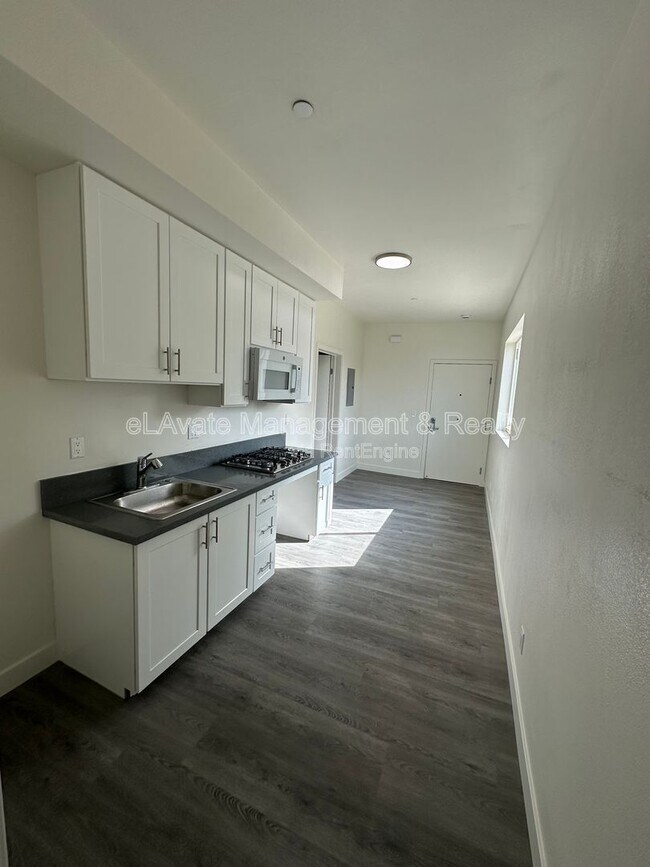 Building Photo - 226 W 87th St