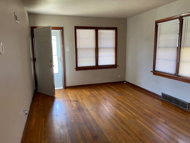 Building Photo - 835 Canaan Ave