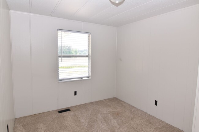 Building Photo - Spacious & Updated Double-Wide Home on a L...