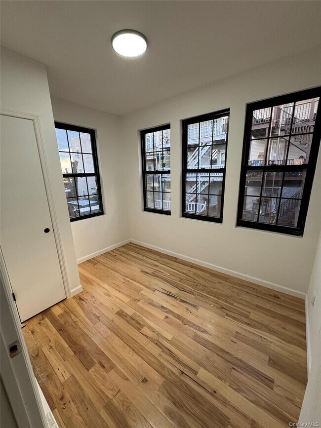 Building Photo - 1827 Amethyst St