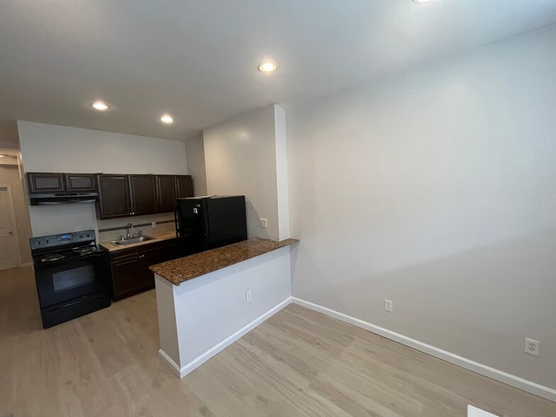 kitchen/living space - 338 N 63rd st