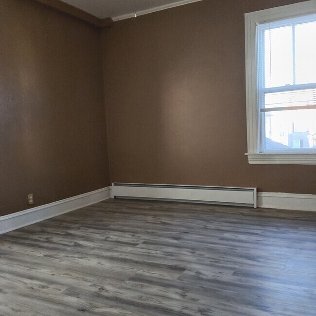 Building Photo - 517-519 Second St