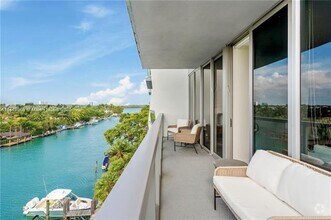 Building Photo - 9940 W Bay Harbor Dr