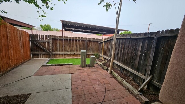 Building Photo - Cute condo for rent, 2 bedrooms, 2.5 bath