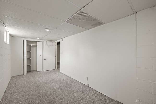 Building Photo - Cozy 3-Bedroom Ranch with Garage in Charmi...