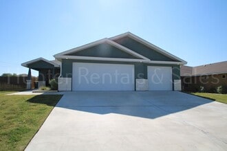 Building Photo - 805 Freedom Cir