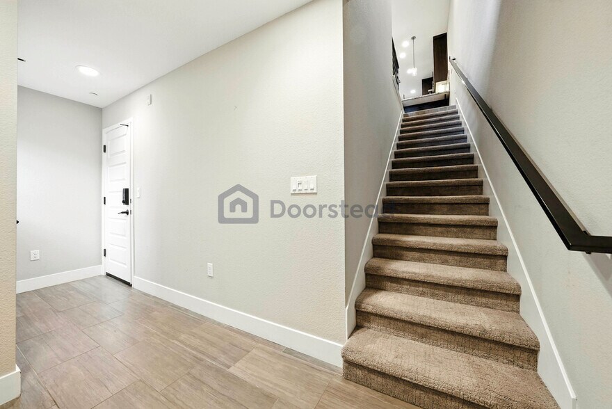 Building Photo - 363 Derby Ave