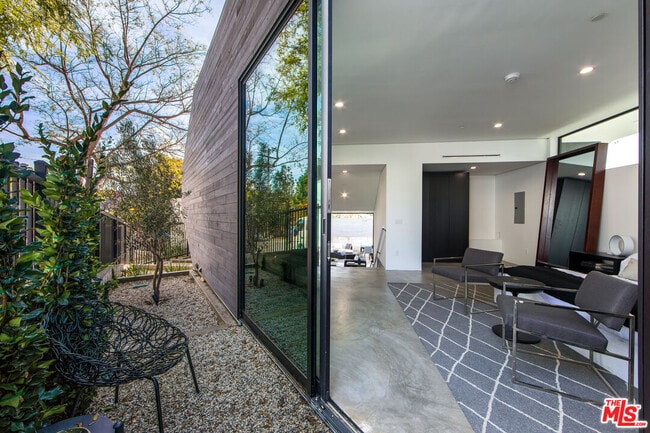 Building Photo - 855 Hilldale Ave