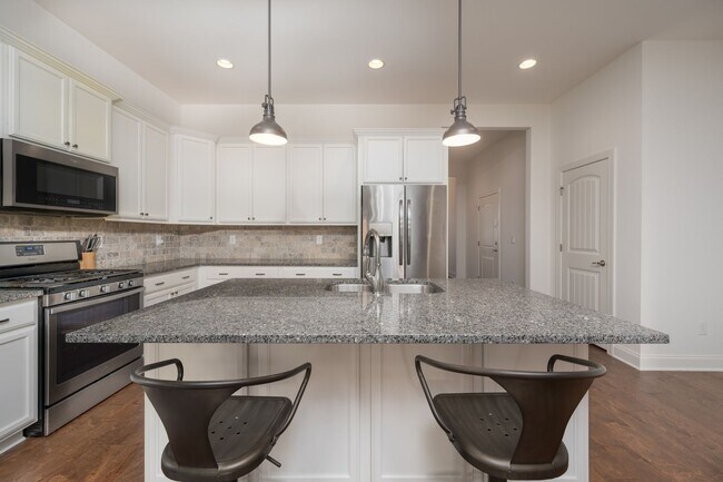 Building Photo - **LIKE NEW EXECUTIVE HOME IN A CUL-DE-SAC ...