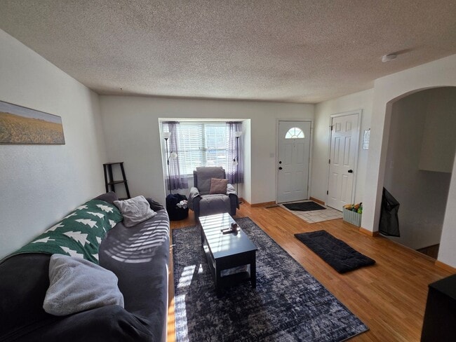 Building Photo - 802 Brentwood Ave