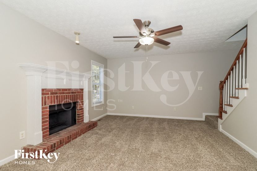 Building Photo - 459 Fernwood Cir