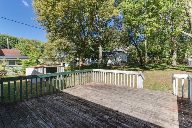 Building Photo - Renovated 2 Bedroom Home!